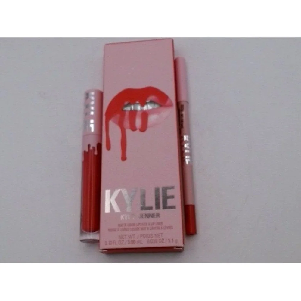 Kylie Jenner - Lip 2 Pc Set, 400 Boss Matte, BRAND NEW IN BOX